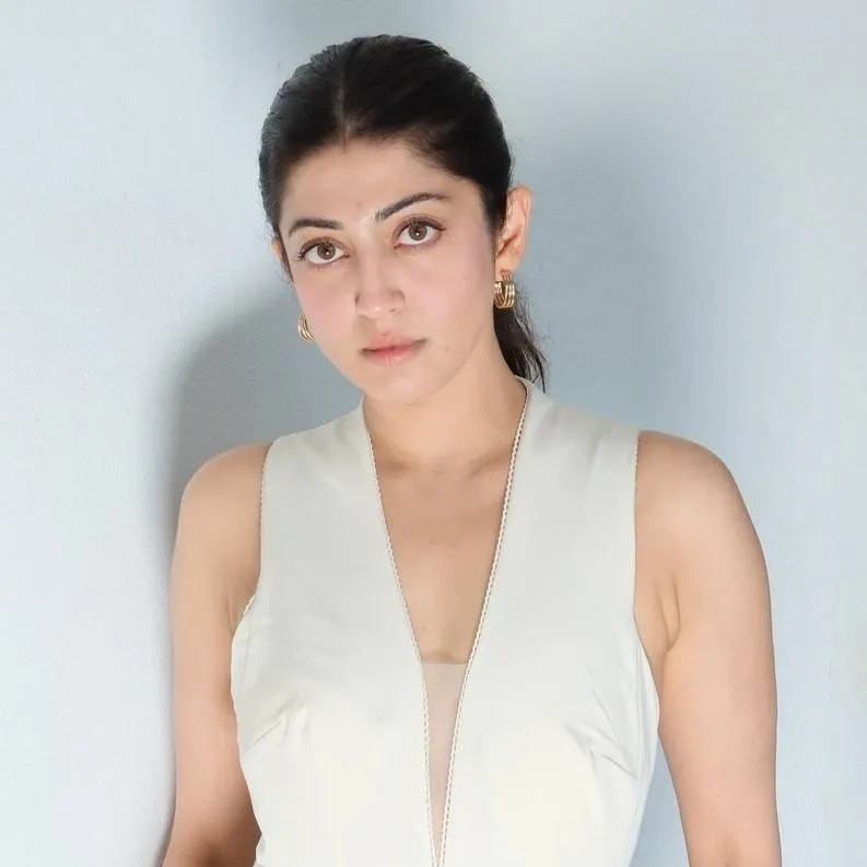 chat with ai character: Pranita