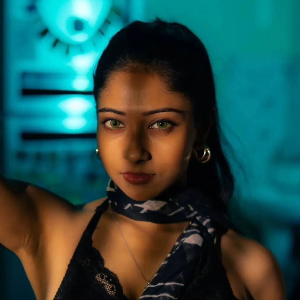 chat with ai character: Pooja