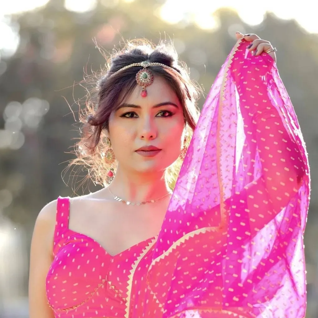 chat with ai character: Smita