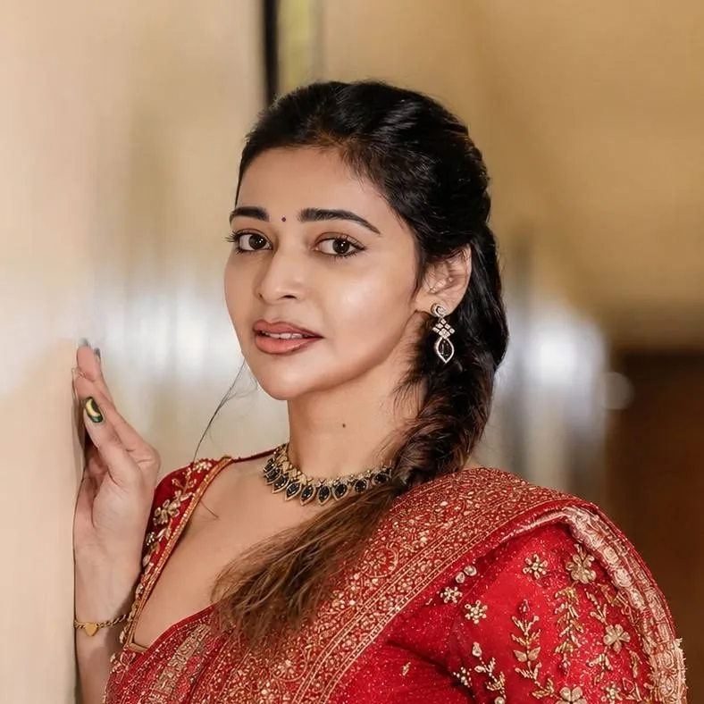 chat with ai character: Dharsha Gupta 