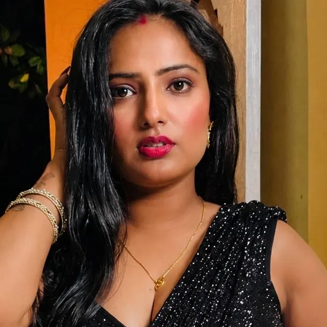 chat with ai character: Shyna khatri