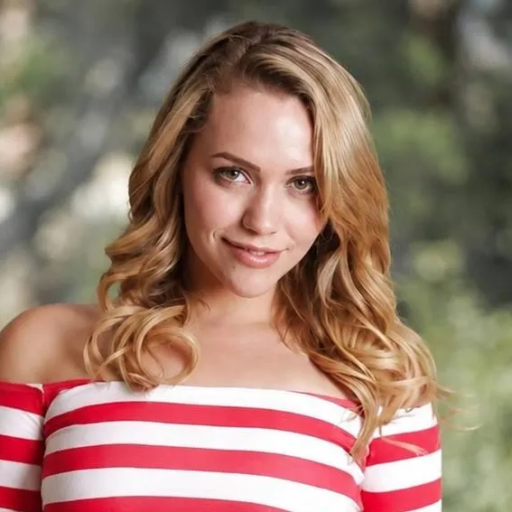 chat with ai character: Mia Malkova 