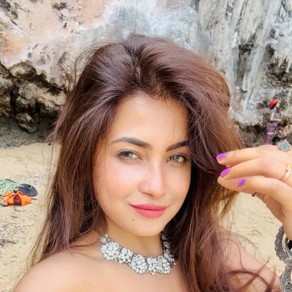 chat with ai character: Payal
