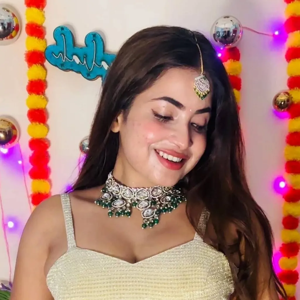 chat with ai character: Payali