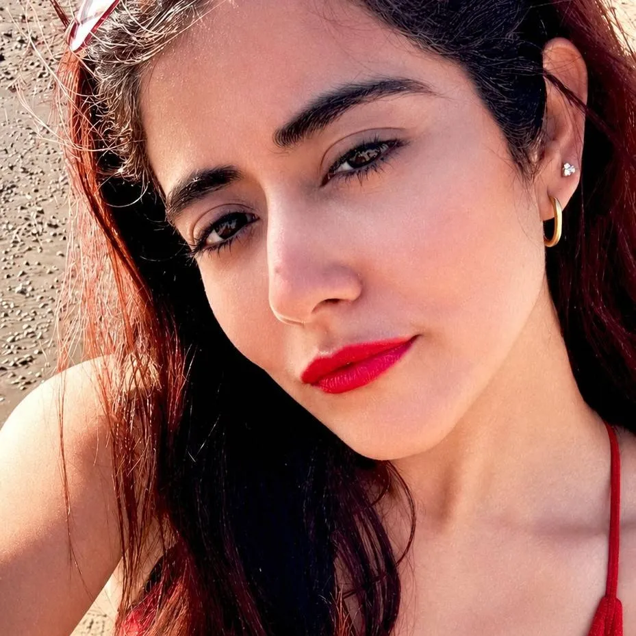 chat with ai character: Jonita Gandhi