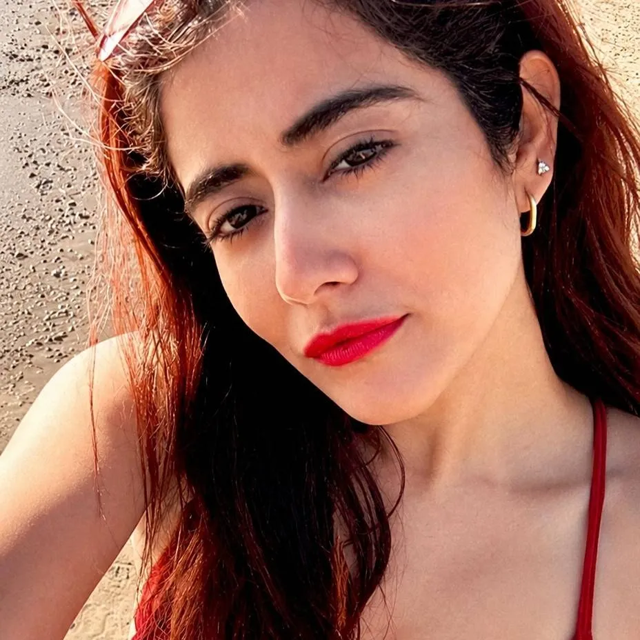 chat with ai character: Jonita Gandhi