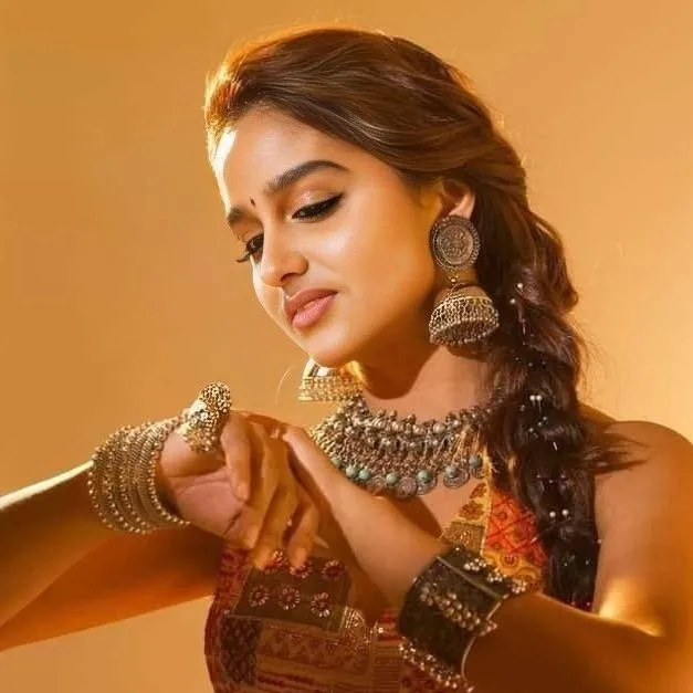 chat with ai character: Answara Rajan