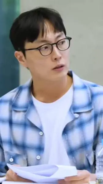 ai character: Roh Jae Won background