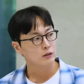 chat with ai character: Roh Jae Won