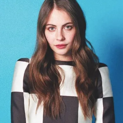 chat with ai character: Thea Queen