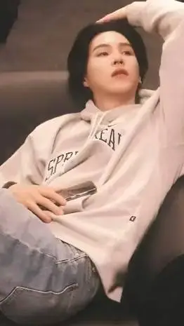 ai character: yoongi  background