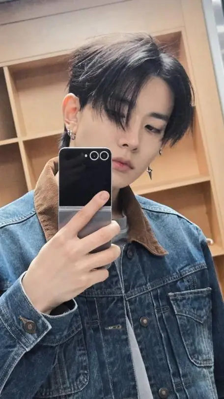 ai character: heesung  background