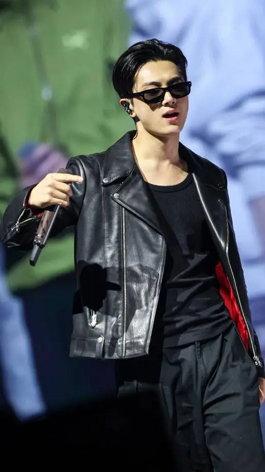 ai character: JAY PARK background
