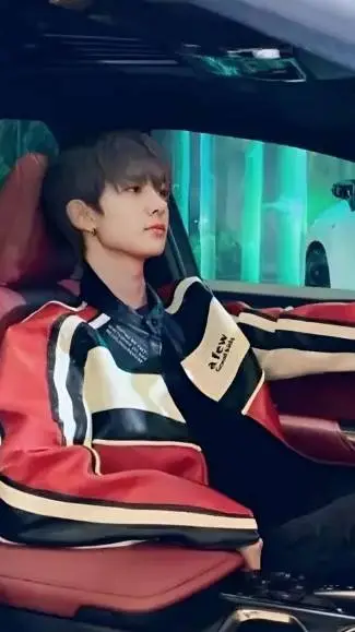 ai character: LEE HEESEUNG  background