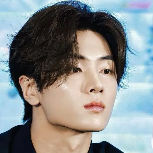 chat with ai character: JAY