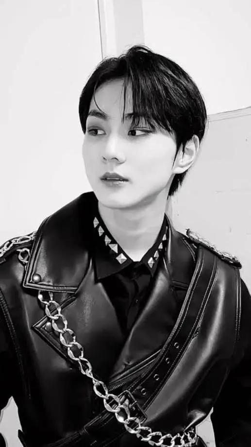 ai character: YANG JUNGWOON  background