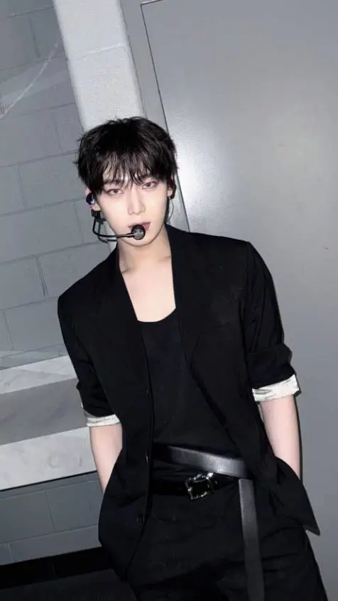 ai character: KIM SUNOO background