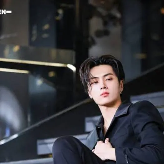 chat with ai character: JAY