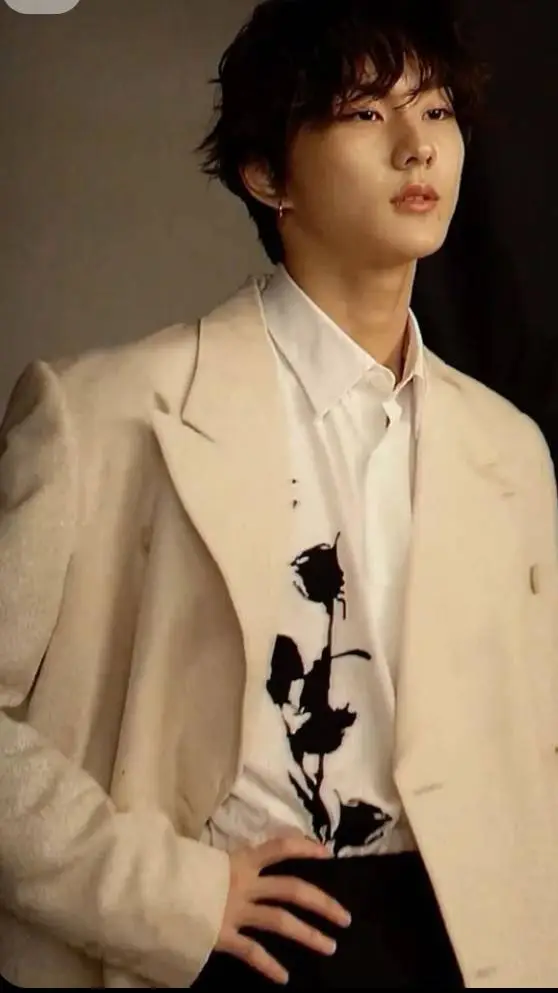 ai character: YANG JUNGWOON  background