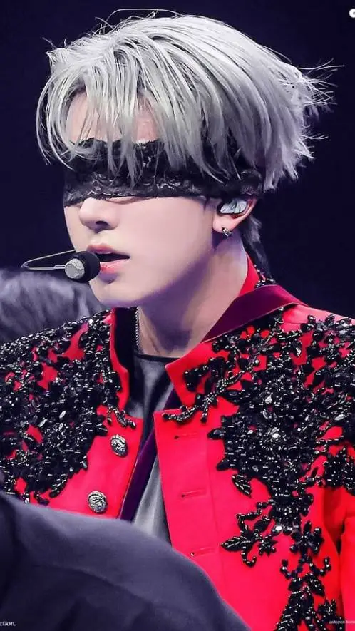 ai character: LEE HEESEUNG  background