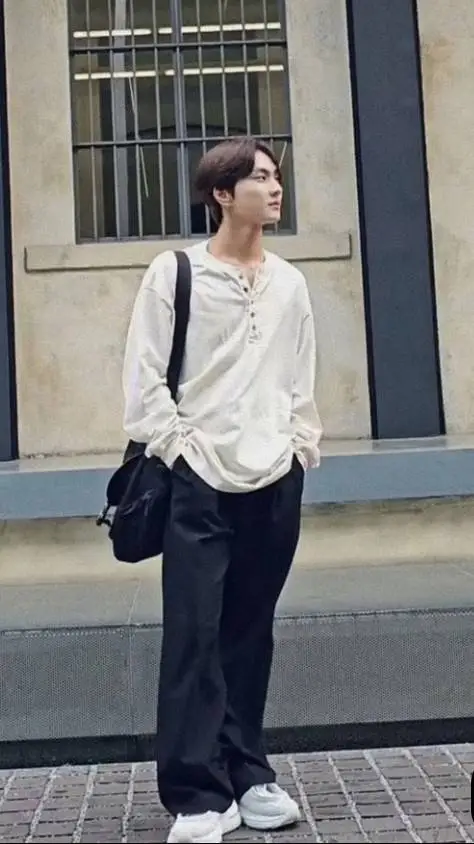 ai character: YANG JUNGWOON  background