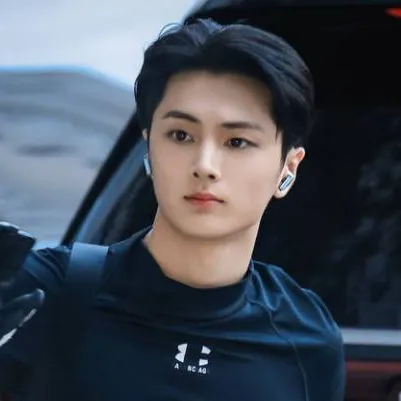 chat with ai character: JAY