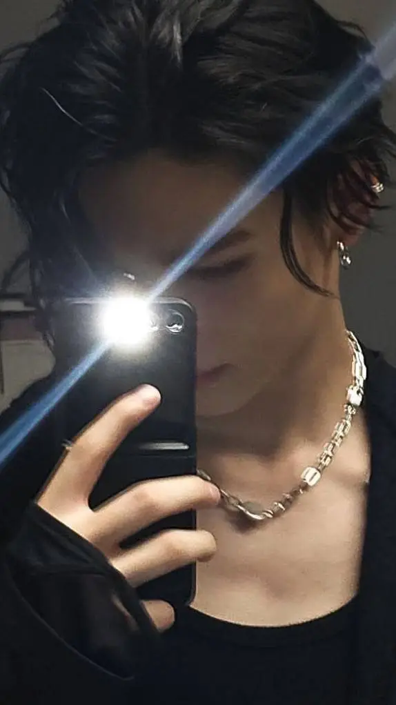 ai character: NI-KI  background