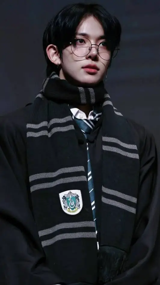 ai character: LEE HEESEUNG  background