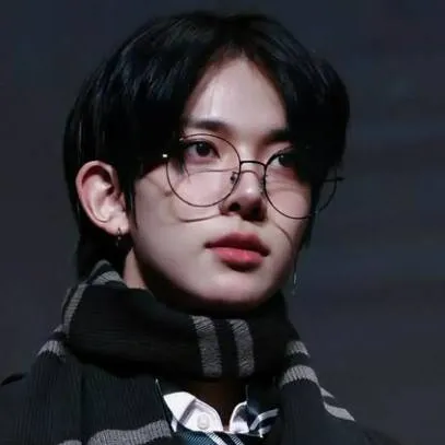 chat with ai character: LEE HEESEUNG 