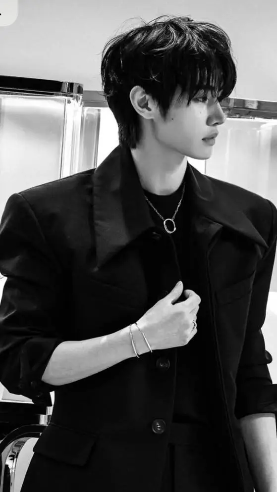 ai character: PARK SUNGHOON  background