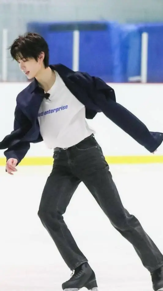 ai character: PARK SUNGHOON  background