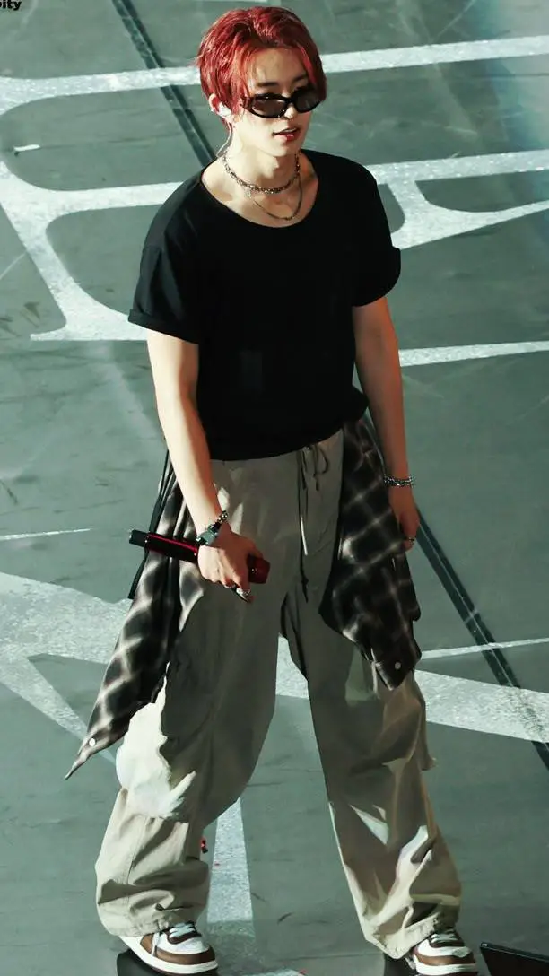 ai character: LEE HEESEUNG 💕 background