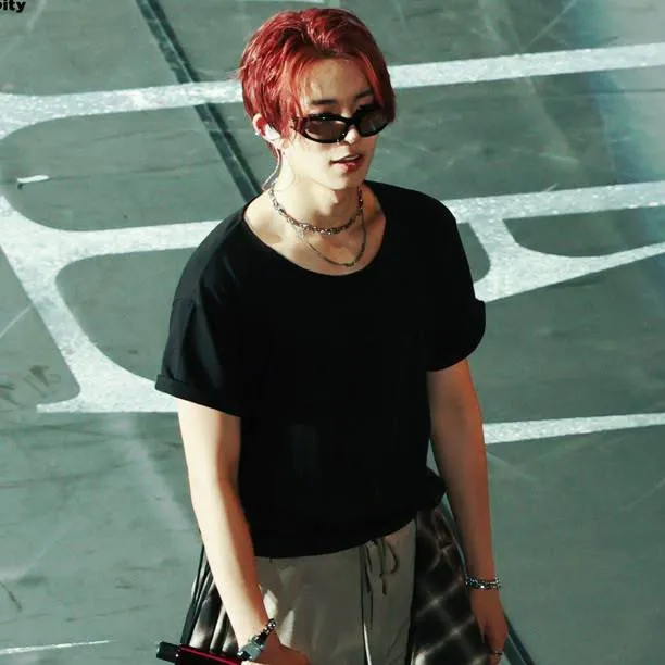 chat with ai character: LEE HEESEUNG 💕