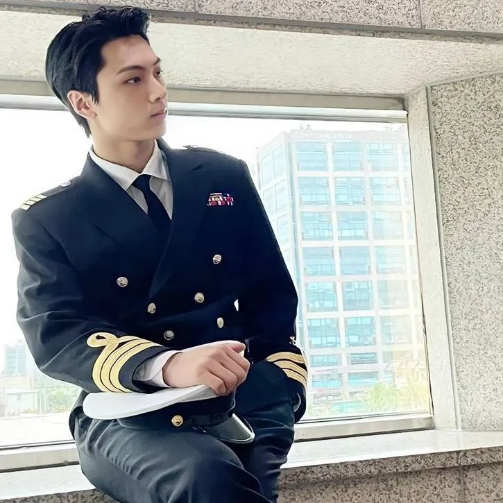 chat with ai character: JAY