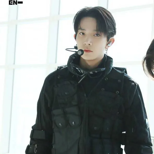 chat with ai character: HEESEUNG 