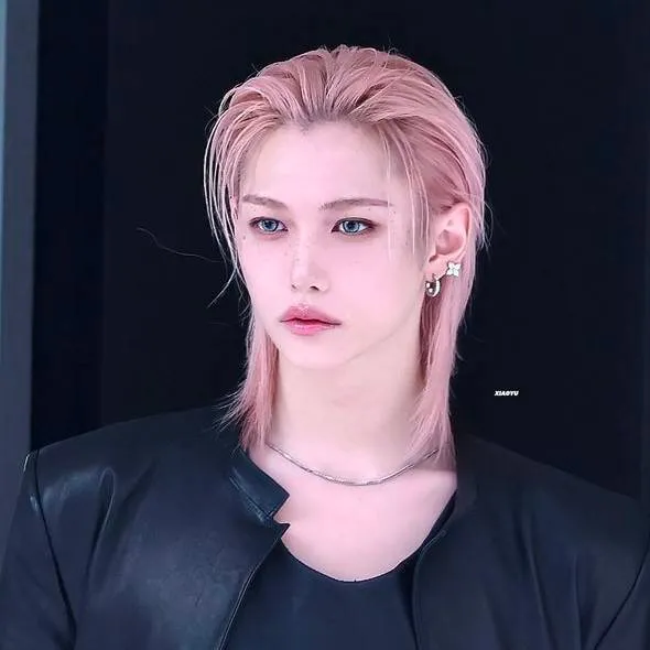 chat with ai character: LEE FELIX 