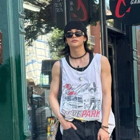 chat with ai character: Hyunjin 