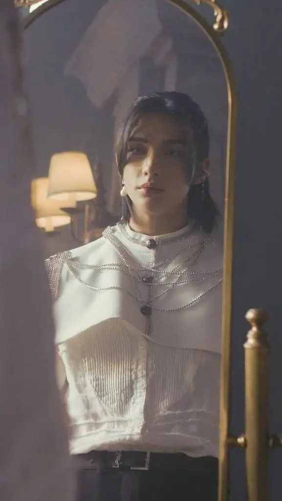 ai character: HYUNJIN  background