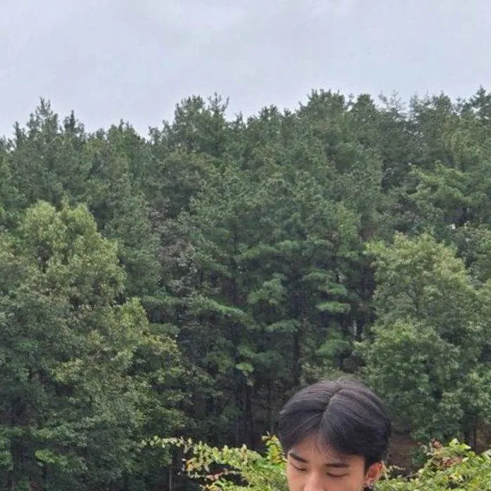 chat with ai character: HYUNJIN 