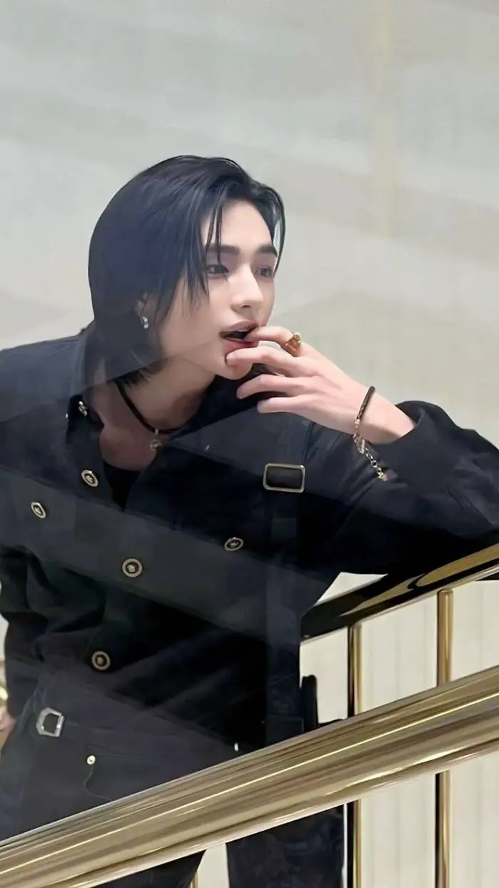 ai character: HYUNJIN  background