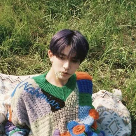 chat with ai character: HEESEUNG 