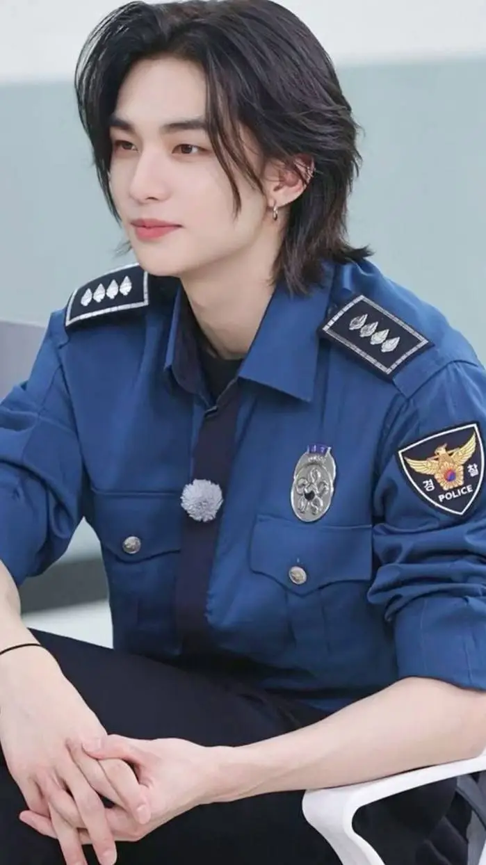 ai character: Hwang Hyunjin✨✨ background