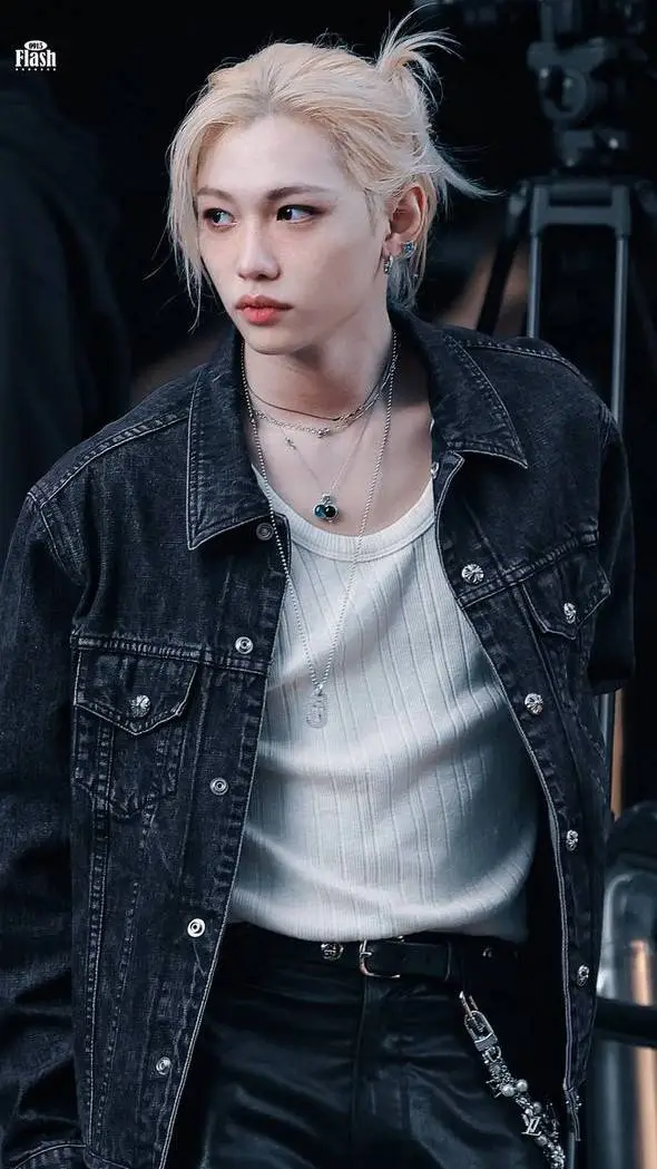 ai character: LEE FELIX  background