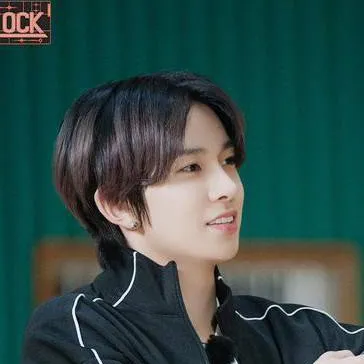 chat with ai character: Lee heeseung 