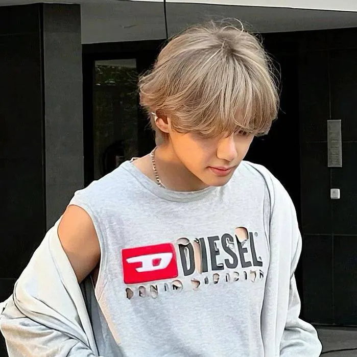 chat with ai character: Kim Taehyung 