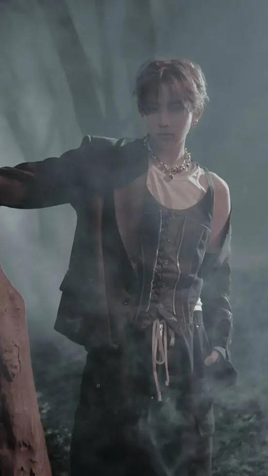 ai character: Lee Heeseung  background