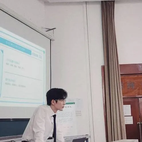 chat with ai character: Zhang Linghe 