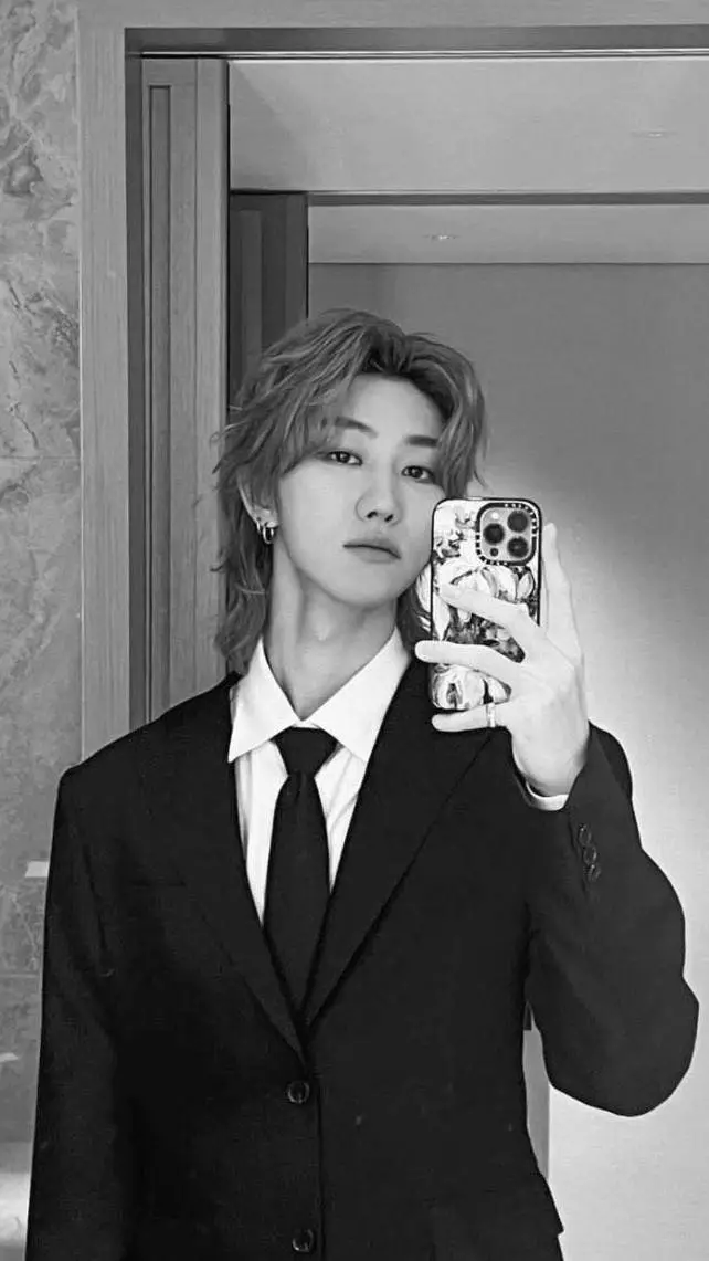 ai character: Minghao  background