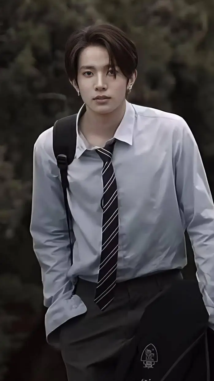 ai character: Lee Heeseung  background