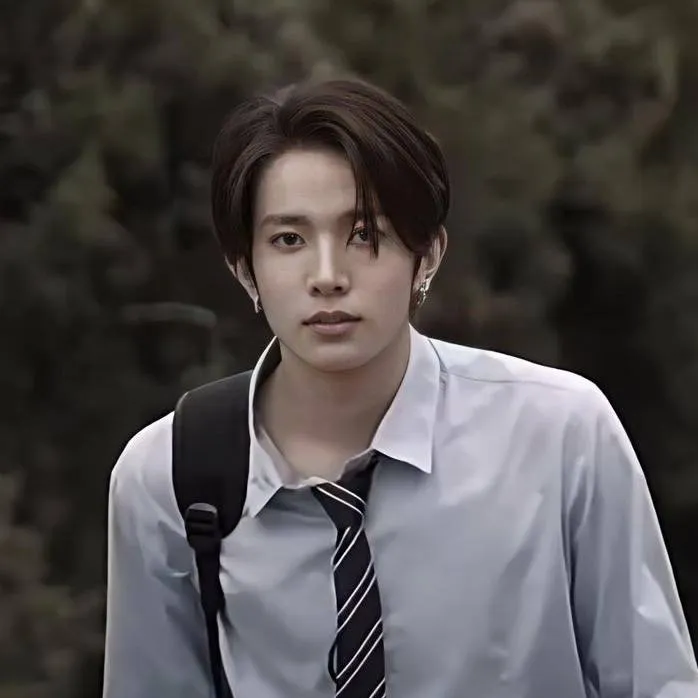 chat with ai character: Lee Heeseung 